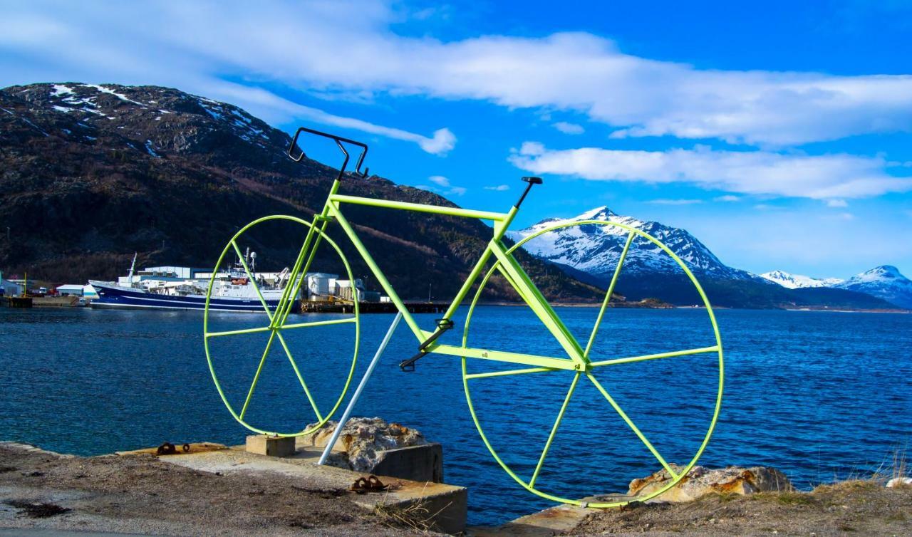 Lofoten Gate Hostel Lodingen Bagian luar foto