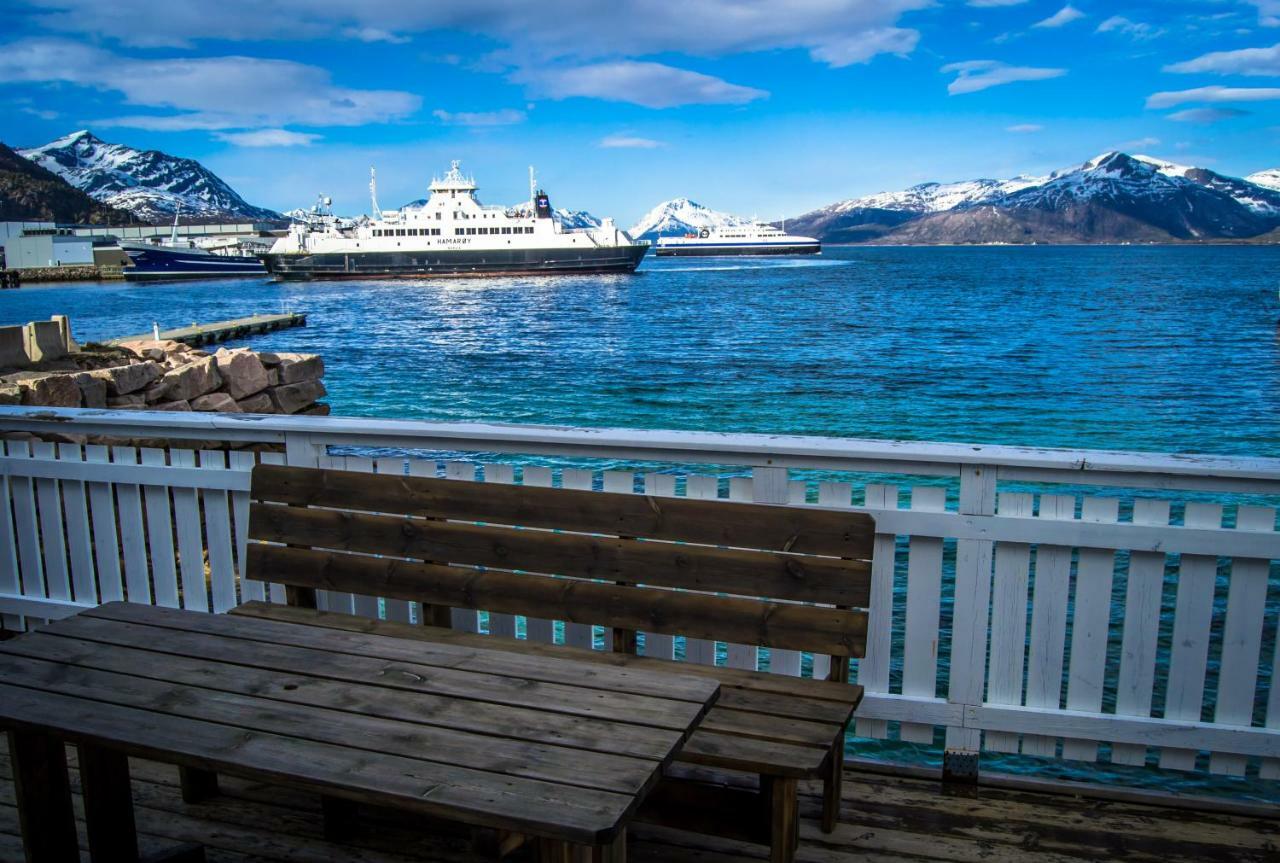 Lofoten Gate Hostel Lodingen Bagian luar foto