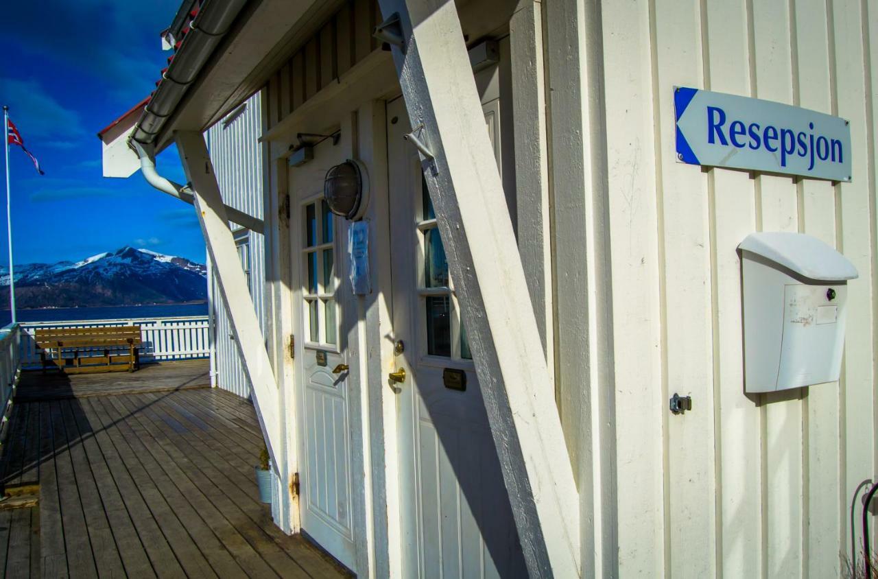 Lofoten Gate Hostel Lodingen Bagian luar foto